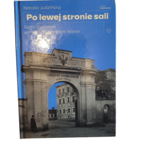 Po lewej stronie sali