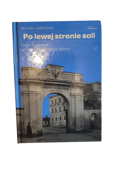 Po lewej stronie sali